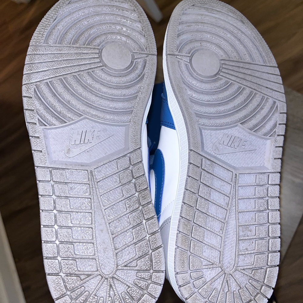 Air Jordan 1 retro high og only worn a few times blue grey and white size 8.5